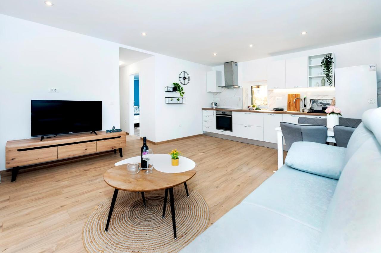 Otto Apartment With Sea View And Parking Ρόβινι Εξωτερικό φωτογραφία