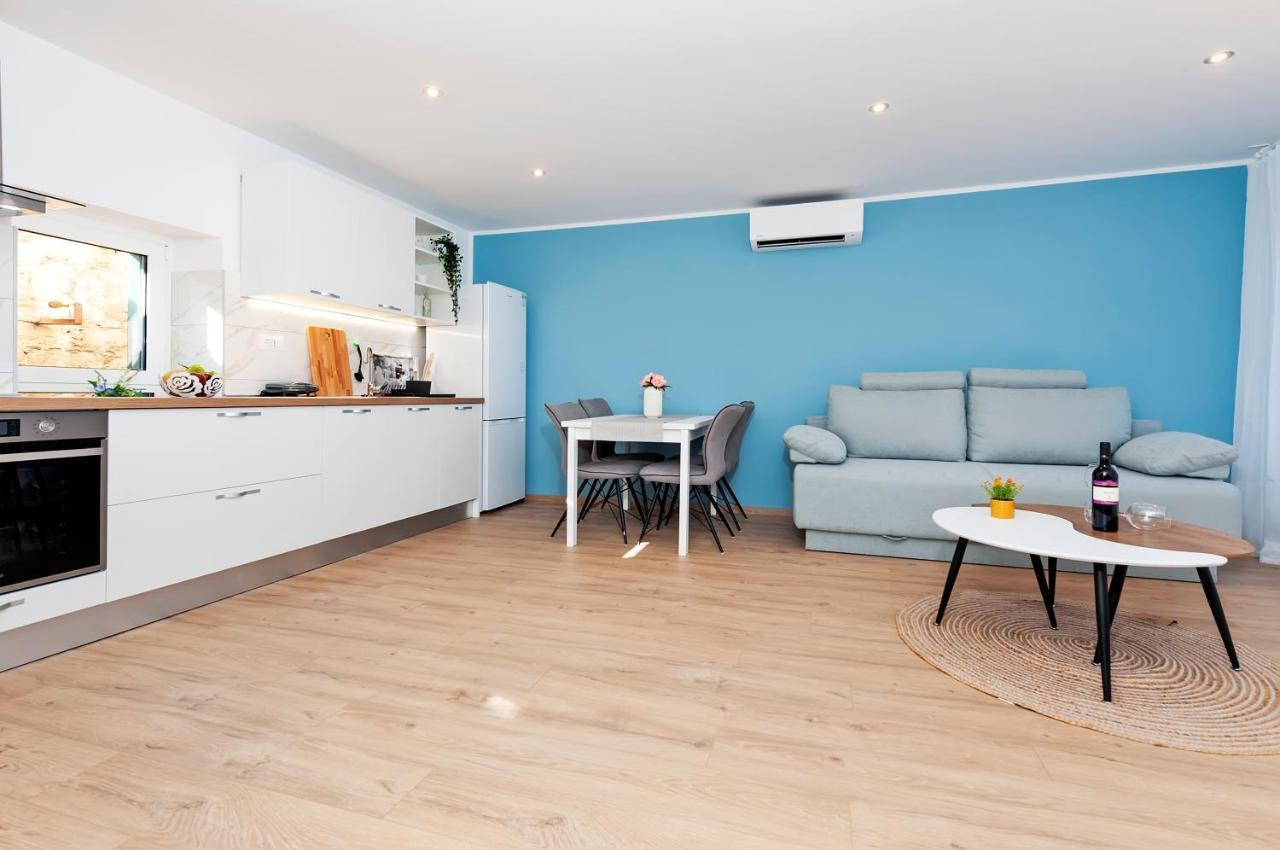 Otto Apartment With Sea View And Parking Ρόβινι Εξωτερικό φωτογραφία