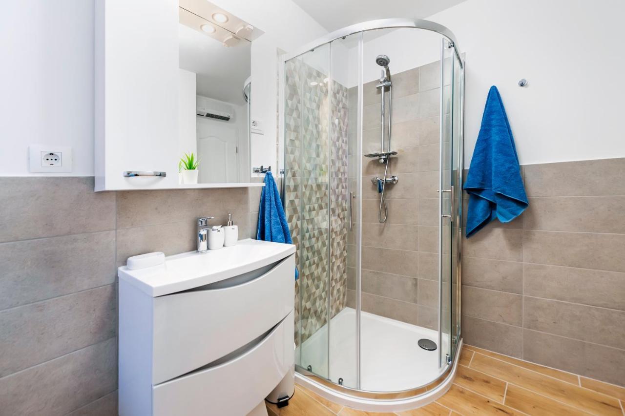 Otto Apartment With Sea View And Parking Ρόβινι Εξωτερικό φωτογραφία