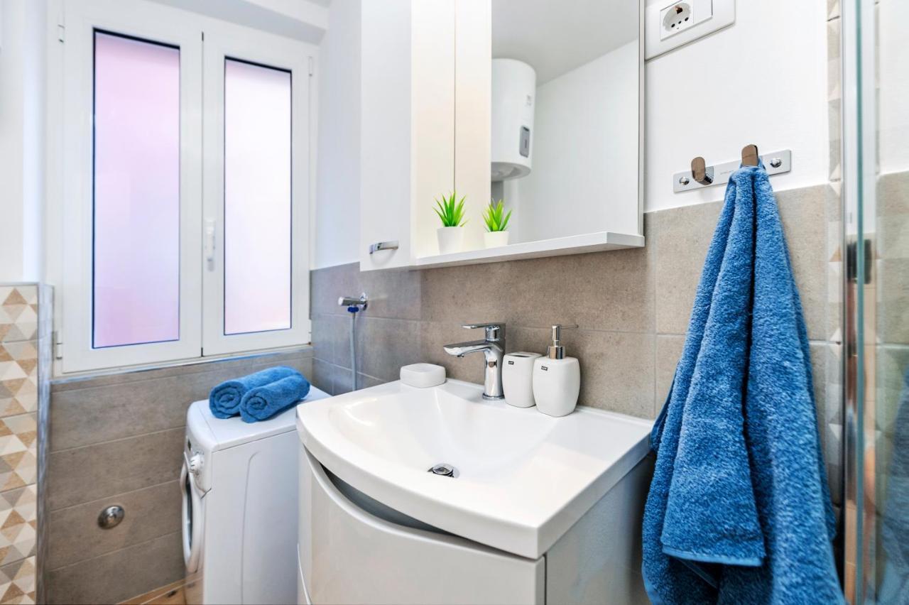 Otto Apartment With Sea View And Parking Ρόβινι Εξωτερικό φωτογραφία